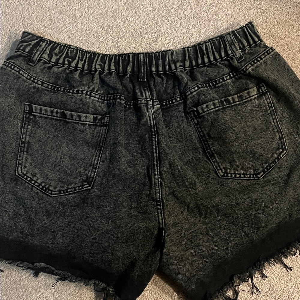 ✨ Trendy Washed Black High-Rise Distressed Cargo Shorts ✨ - Picture 7 of 10
